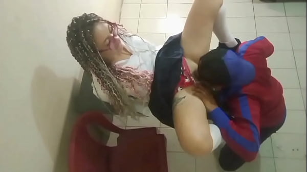 Linda STUDENT from a public SCHOOL seeks to improve her