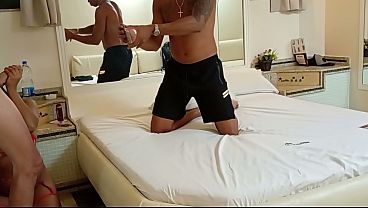 Filmei a puta da minha mulher sendo arrombada pelo maior