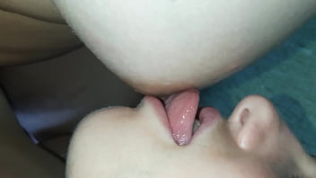 My pussy cums sitting on a chair - Girls fly