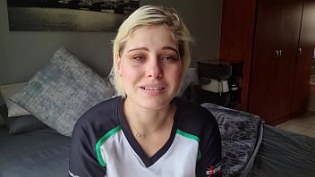 Hot blonde shaming all the useless pathetic men with tiny