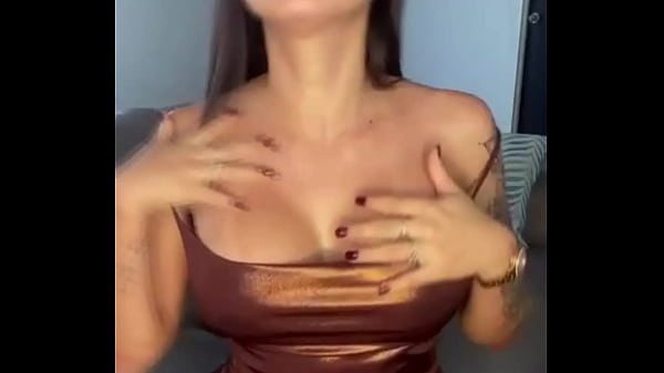 EXHIBITIONIST 18 YEARS OLD GIRLFRIEND EXPOSED