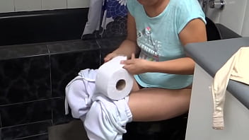 Stepson couldn't resist seeing me masturbating and came on my